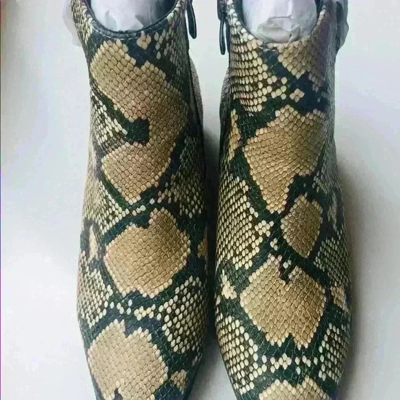 NEW! Steven Madden by Steve Ringer Ankle Bootie - Picture 2 of 8